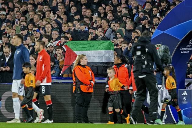 ROTTERDAM, 25-10-2023, Stadium de Kuip, UEFA Champions League, 2023 2024, Group stage, Feyenoord - Lazio, Palestinian flag Feyenoord - Lazio  x22893565x Copyright: