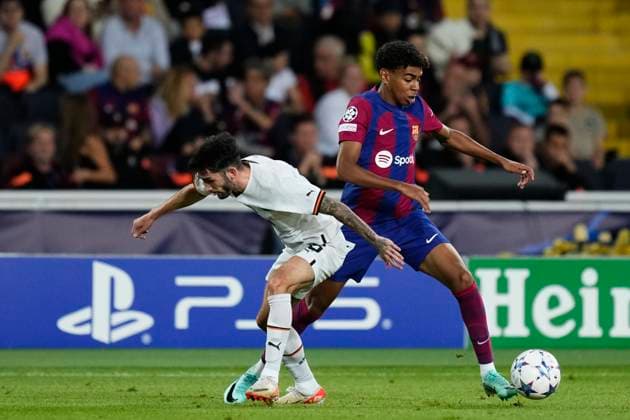 FC Barcelona, Barca v FC Shakhtar Donetsk: Group H - UEFA Champions League 2023 24 Lamine Yamal right winger of Barcelona and Spain in action during the UEFA Champions League match between FC Barcelona and FC Shakhtar Donetsk at Estadi Olimpic Lluis Companys on October 25, 2023 in Barcelona, Spain. Barcelona Spain  Copyright: xJosexBretonx originalFilename:breton-fcbarcel231025_np70x.jpg