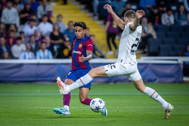 October 25, 2023, BARCELONA, BARCELONA, SPAIN: Lamine Yamal of FC Barcelona, Barca in action during the UEFA Champions League, Group H, football match played between FC Barcelona and Shakhtar Donetsk at Estadio Olimpico de Montjuic on October 25, 2023, in Barcelona, Spain. BARCELONA SPAIN - ZUMAa181 20231025_zaa_a181_019 Copyright: xMarcxGrauperaxAlomax
