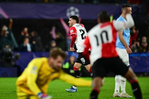 ROTTERDAM - Santiago Gimenez of Feyenoord celebrates the 1-0 during the UEFA Champions League group E match between Feyenoord and Lazio Roma at Feyenoord Stadium de Kuip on October 25, 2023 in Rotterdam, Netherlands. ANP OLAF KRAAK UEFA Champions League 2023 24 2023 2024 xVIxANPxSportx xxANPxIVx 482103466 originalFilename: 482103466.jpg