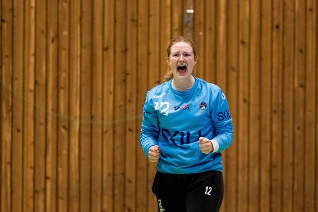 231025 Hallbys malvakt Christina Lövgren Hallberg jublar under handbollsmatchen i Handbollsligan dam mellan H65 Höör och Hallby den 25 oktober 2023 i Höör. Copyright: PETTERxARVIDSON BB231025PA024