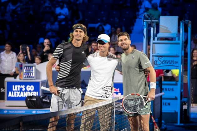 Wien, Österreich. 25 Oktober 2023. Alexander Zverev (GER) spielt gegen Cameron Norrie (GB) bei der ATP, Tennis Herren World Tour, Erste Bank Open in der Wiener Stadthalle. Bild zeigt Alexander Zverev (GER) (links) und Cameron Norrie (GB) (rechts).