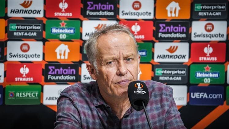 25.10.2023; Topola, Serbien, Europa - Pressekonferenz des SC Freiburg vor dem Spiel gegen TSC Backa Topola mit Cheftrainer Christian Streich und Philipp Lienhart ( 3 SC Freiburg ) - UEFA Europa League - 2023 2024 - TSC Arena Backa Topola