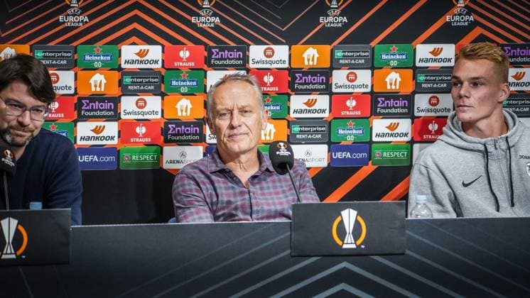 25.10.2023; Topola, Serbien, Europa - Pressekonferenz des SC Freiburg vor dem Spiel gegen TSC Backa Topola mit Cheftrainer Christian Streich und Philipp Lienhart ( 3 SC Freiburg ) - UEFA Europa League - 2023 2024 - TSC Arena Backa Topola