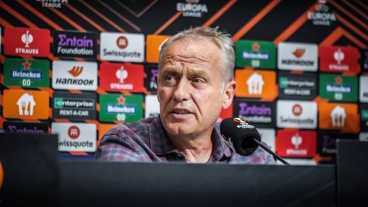 Sport Bilder des Tages 25.10.2023; Topola, Serbien, Europa - Pressekonferenz des SC Freiburg vor dem Spiel gegen TSC Backa Topola mit Cheftrainer Christian Streich und Philipp Lienhart ( 3 SC Freiburg ) - UEFA Europa League - 2023 2024 - TSC Arena Backa Topola