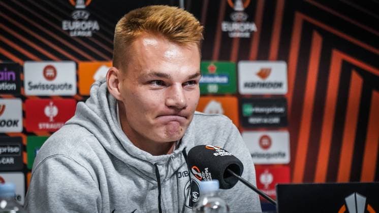 25.10.2023; Topola, Serbien, Europa - Pressekonferenz des SC Freiburg vor dem Spiel gegen TSC Backa Topola mit Cheftrainer Christian Streich und Philipp Lienhart ( 3 SC Freiburg ) - UEFA Europa League - 2023 2024 - TSC Arena Backa Topola