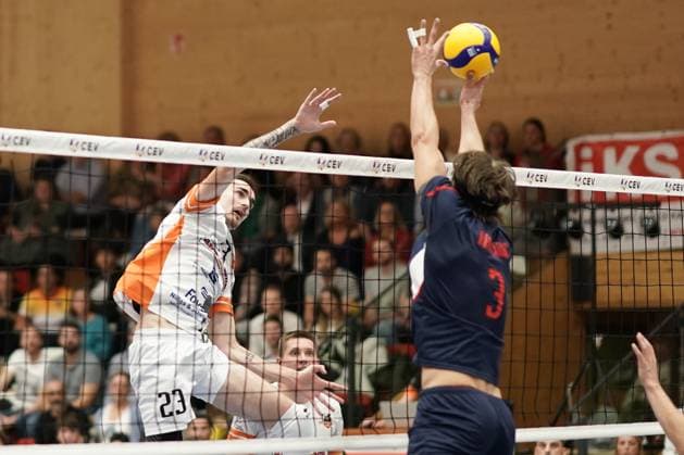 Volleyball, CEV Challenge Cup 25.10.2023, Volleyball, Centre Sportif Lorentzweiler, Bertrange, Luxemburg, CEV Challenge Cup, VC Lorentzweiler - (LUX) - Steaua Bukarest, Steaua Bukaresti (RO) vl: Francois Sonnet (VC Lorentweiler 23)