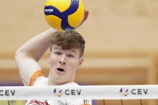 Volleyball, CEV Challenge Cup 25.10.2023, Volleyball, Centre Sportif Lorentzweiler, Bertrange, Luxemburg, CEV Challenge Cup, VC Lorentzweiler - (LUX) - Steaua Bukarest, Steaua Bukaresti (RO) vl: David Mexson (VC Lorentweiler 6)
