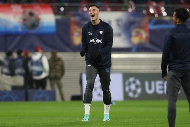 25.10.2023, xtgx, Fussball, UEFA Champions League, RB Leipzig - Roter Stern Belgrad emspor, v.l. Benjamin Sesko (Leipzig, 30) beim Warm-Up (DFL DFB REGULATIONS PROHIBIT ANY USE OF PHOTOGRAPHS as IMAGE SEQUENCES and or QUASI-VIDEO) Leipzig