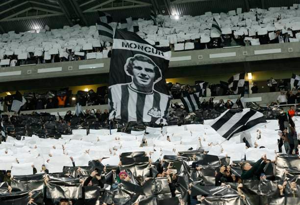 Newcastle United FC v Borussia Dortmund: Group F - UEFA Champions League 2023 24 Newcastle United fans with coverings before the UEFA Champions League match between Newcastle United FC and Borussia Dortmund at St. James Park on October 25, 2023 in Newcastle Upon Tyne, England. Newcastle St. James Park England United Kingdom Copyright: xRichardxSellers Sportsphoto APLx 13958480