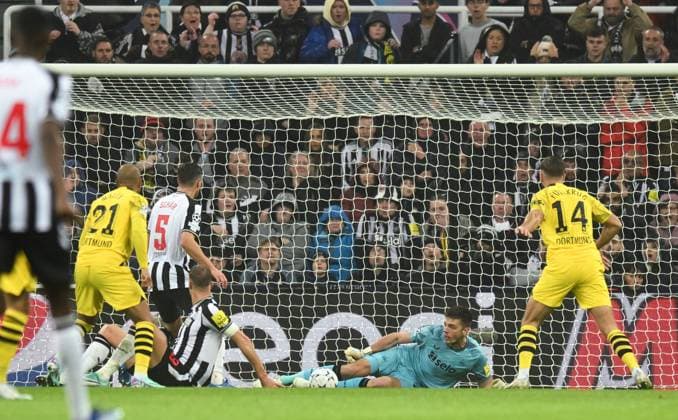 EDITORIAL USE ONLY No use with unauthorised audio, video, data, fixture lists, club league logos or live services. Online in-match use limited to 120 images, no video emulation. No use in betting, games or single club league player publications. Newcastle United v Borussia Dortmund, UEFA Champions League, Group F, Football, St James Park, Newcastle, UK - 25 Oct 2023 EDITORIAL USE ONLY No use with unauthorised audio, video, data, fixture lists, club league logos or live services. Online in-match use limited to 120 images, no video emulation. No use in betting, games or single club league player publications. Copyright: xRichardxLee Shutterstockx 14164179m
