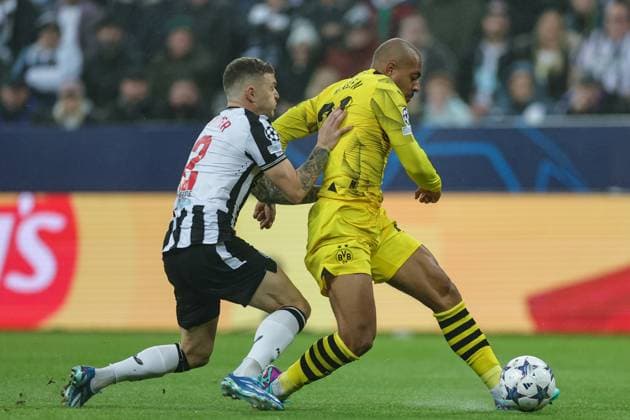 UEFA Champions League Newcastle United v Borussia Dortmund Donyell Malen 21 of Borussia Dortmund shoots on goal during the UEFA Champions League match Newcastle United vs Borussia Dortmund at St. James s Park, Newcastle, United Kingdom, 25th October 2023 (Photo by Mark Cosgrove News Images) Newcastle St. James s Park Tyne and Wear United Kingdom Copyright: xMarkxCosgrove NewsxImagesx