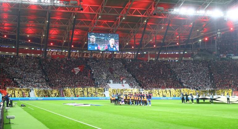 RB Leipzig - Roter Stern Belgrad Champions League Leipzig, 25.10.2023, Red Bull Arena, Champions League, Gruppe G, Spieltag 3 , RB LEIPZIG vs. ROTER STERN BELGRAD , Im Bild: Fans von RB Leipzig, Choreo ,