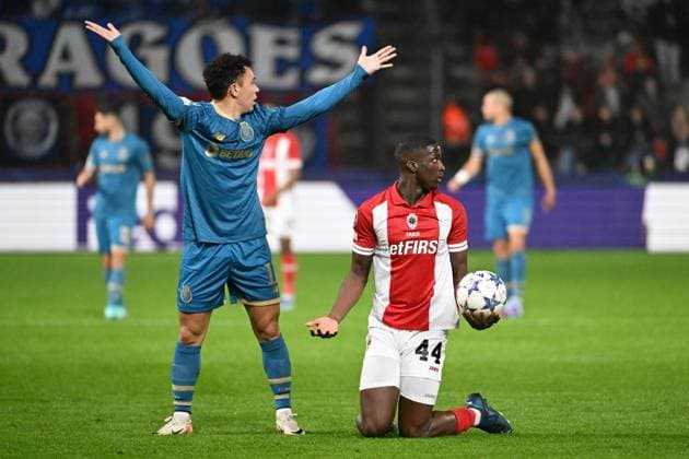 231025 Royal Antwerp FC vs FC Porto Pepe of FC Porto pictured with Soumaula Coulibaly of Antwerp during a football game between Royal Antwerp FC and FC Porto on day 3 in Group H of the UEFA Champions League season 2023-2024 competition on October 25, 2023 in Antwerp, Belgium. (Photo by Maarten Straetemans Isosport) ANTWERP BELGIUM  Copyright: xx 412667
