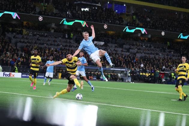 EDITORIAL USE ONLY No use with unauthorised audio, video, data, fixture lists, club league logos or live services. Online in-match use limited to 120 images, no video emulation. No use in betting, games or single club league player publications. Young Boys v Manchester City, UEFA Champions League, Group G, Football, Wankdorf Stadium, Bern, Switzerland - 25 Oct 2023 EDITORIAL USE ONLY No use with unauthorised audio, video, data, fixture lists, club league logos or live services. Online in-match use limited to 120 images, no video emulation. No use in betting, games or single club league player publications.  Copyright: xMichaelxZemanek Shutterstockx 14164182h