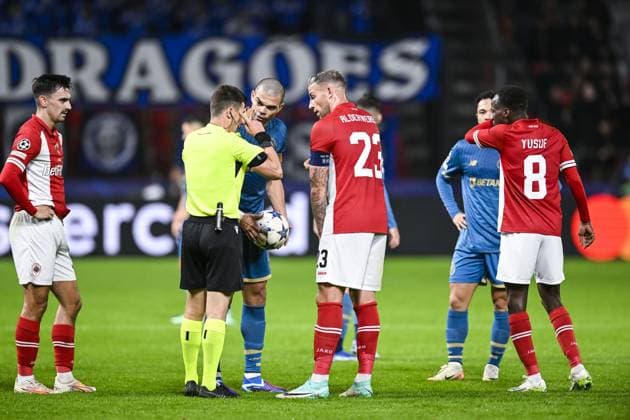 Porto s Pepe and Antwerp s Toby Alderweireld argue with the ref during a soccer game between Belgian Royal Antwerp FC and Portuguese FC Porto, Wednesday 25 October 2023 in Antwerp, on day three of the Champions League group stage, in the group H. TOM GOYVAERTS TomxGoyvaerts  x78524352x
