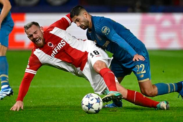 Royal Antwerp FC v FC Porto - UEFA Champions League DEURNE, BELGIUM - OCTOBER 25 : Janssen Vincent forward of Antwerp FC and Alan Varela midfielders of Porto during the UEFA Champions League group H match between Royal Antwerp FC and FC Porto on October 25, 2023 in Deurne, Belgium, 25 10 2023 Deurne Belgium  Copyright: xPeterxDexVoechtx