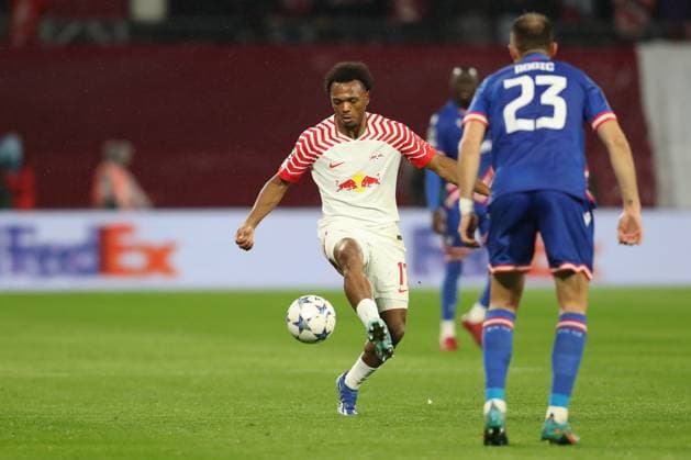 25.10.2023, xtgx, Fussball, UEFA Champions League, RB Leipzig - Roter Stern Belgrad emspor, v.l. Lois Openda (Leipzig, 17) am Ball, plays the ball (DFL DFB REGULATIONS PROHIBIT ANY USE OF PHOTOGRAPHS as IMAGE SEQUENCES and or QUASI-VIDEO) Leipzig