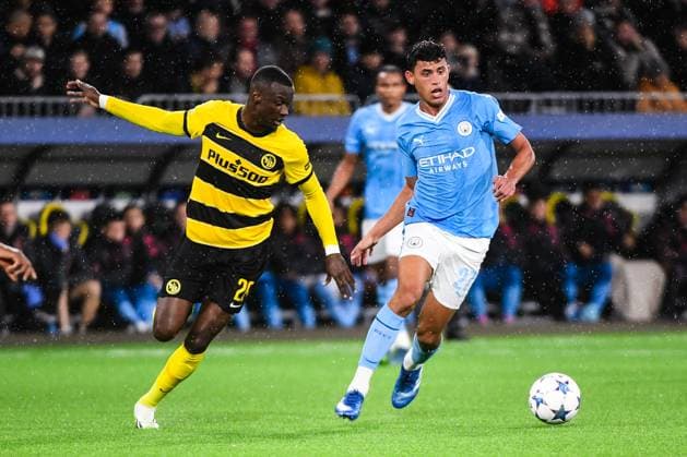 BERN, SWITZERLAND - OCTOBER 25: Matheus Nunes of Man City (R) against Cheikh Niasse of Young Boys (L) during the UEFA Champions League Group Stage match between BSC Young Boys and Manchester City at Stadion Wankdorf on October 25, 2023 in Bern, Switzerland. Bern Stadion Wankdorf Bern Switzerland Copyright: xJustPictures.ch ManuelxWinterbergerx jp-en-EuSpIm-MWI_9110 20231025