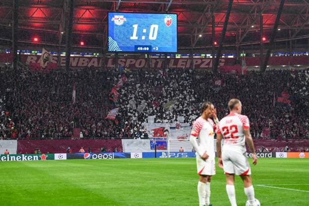 Fussball, Herren, Saison 2023 2024, UEFA Champions League (Gruppe G, 3. Spieltag), RB Leipzig - FK Roter Stern Belgrad, v. l. Die Fans von RB Leipzig, 25.10. 2023, Copyright: xSebastianxRäppold MatthiasxKochx