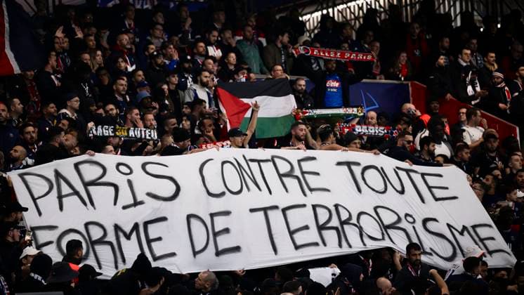 Paris Saint-Germain FC v AC Milan - UEFA Champions League Fans of Paris Saint-Germain FC show banner and a flag of Palestine during the UEFA Champions League football match between Paris Saint-Germain FC and AC Milan. Paris France Copyright: xNicolòxCampox