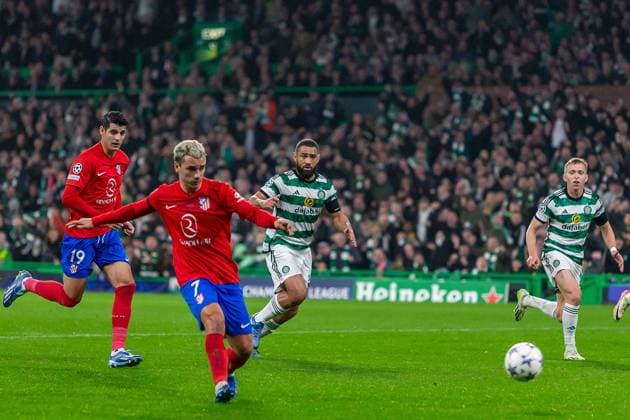 Celtic v Atletico Madrid Champions League 25 10 2023. GOAL! 1-1 Antoine Griezmann of Atlético de Madrid has his penalty saved but tucks away the rebound during the UEFA Champions League match between Celtic and Atletico Madrid at the City Stadium, Glasgow, Scotland on 25 October 2023. Glasgow Celtic Park Lanarkshire Scotland Editorial use only , Copyright: xColinxPoultneyx PSI-18278-0033