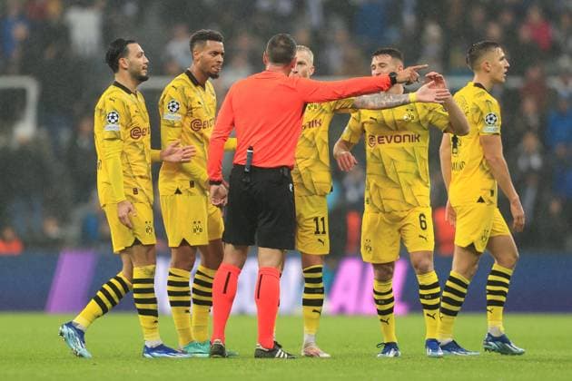 Football - UEFA Champions League - Group F - Newcastle United v Borussia Dortmund 25th October 2023 - UEFA Champions League - Group F - Newcastle United v Borussia Dortmund - Match referee Artur Soares Dias argues with Marco Reus of Borussia Dortmund - Photo: Simon Stacpoole Offside. Newcastle-upon-Tyne UK Copyright: xSimonxStacpoolexOffside