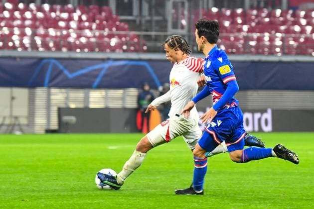 Fussball, Herren, Saison 2023 2024, UEFA Champions League (Gruppe G, 3. Spieltag), RB Leipzig - FK Roter Stern Belgrad, v. l. Xavi Simons (RB Leipzig) erzielt das Tor zum 2:0, 25.10. 2023, Copyright: xSebastianxRäppold MatthiasxKochx