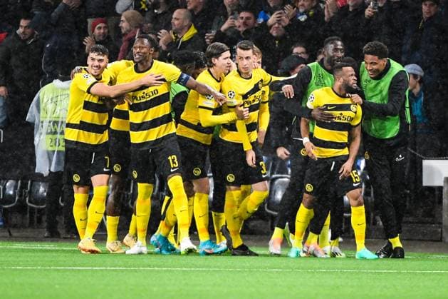BERN, SWITZERLAND - OCTOBER 25: Meschack Elia of Young Boys (R) celebrates his goal with team during the UEFA Champions League Group Stage match between BSC Young Boys and Manchester City at Stadion Wankdorf on October 25, 2023 in Bern, Switzerland. Bern Stadion Wankdorf Bern Switzerland Copyright: xJustPictures.ch ManuelxWinterbergerx jp-en-EuSpIm-MWI_9161 20231025