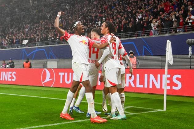 Fussball, Herren, Saison 2023 2024, UEFA Champions League (Gruppe G, 3. Spieltag), RB Leipzig - FK Roter Stern Belgrad, v. l. Xavi Simons (RB Leipzig) Torjubel, jubelt nach dem Tor zum 2:0, 25.10. 2023, Copyright: xSebastianxRäppold MatthiasxKochx