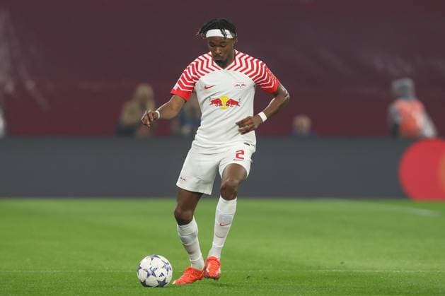 25.10.2023, xtgx, Fussball, UEFA Champions League, RB Leipzig - Roter Stern Belgrad emspor, v.l. Mohamed Simakan (Leipzig, 2) am Ball, plays the ball (DFL DFB REGULATIONS PROHIBIT ANY USE OF PHOTOGRAPHS as IMAGE SEQUENCES and or QUASI-VIDEO) Leipzig