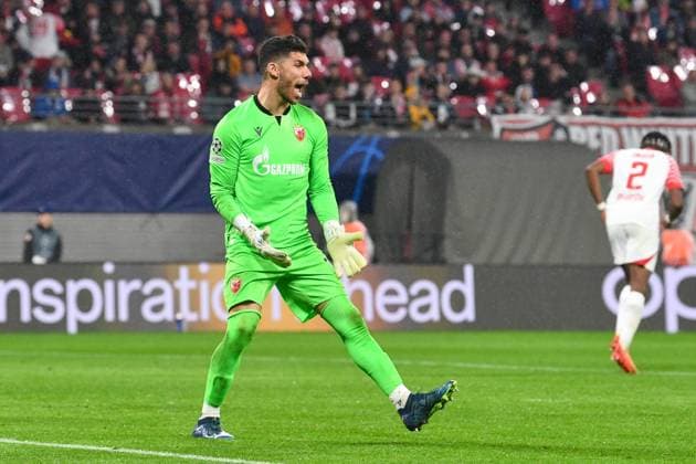 Fussball, Herren, Saison 2023 2024, UEFA Champions League (Gruppe G, 3. Spieltag), RB Leipzig - FK Roter Stern Belgrad, v. l. Torwart Omri Glazer (FK Roter Stern Belgrad) gestikuliert, 25.10. 2023, Copyright: xSebastianxRäppold MatthiasxKochx