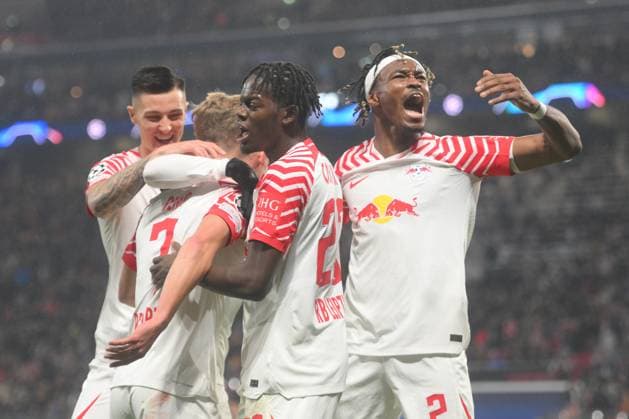 Dani Olmo (RB Leipzig) Mitte, erzielt das 3:1, Castello Lukeba (RB Leipzig) 2.v.re., Mohamed Simakan (RB Leipzig) re. RB Leipzig vs. FK Roter Stern Belgrad, Fussball, Champions League, Vorrunde, 3. Spieltag, Saison 2023 2024, 25.10.2023 DFB DFL REGULATIONS PROHIBIT ANY USE OF PHOTOGRAPHS AS IMAGE SEQUENCES AND OR QUASI-VIDEO RB Leipzig vs. FK Roter Stern Belgrad, Fussball, Champions League, Vorrunde, 3. Spieltag, Saison 2023 2024, 25.10.2023 Leipzig Copyright: xEibner-Pressefoto BertxHarzerx EP_BHR