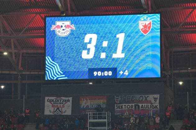 Fussball, Herren, Saison 2023 2024, UEFA Champions League (Gruppe G, 3. Spieltag), RB Leipzig - FK Roter Stern Belgrad, v. l. Anzeigetafel mit dem Endstand 3:1, 25.10. 2023, Copyright: xSebastianxRäppold MatthiasxKochx