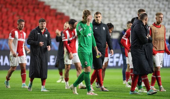 Antwerp s goalkeeper Jean Butez looks dejected after losing a soccer game between Belgian Royal Antwerp FC and Portuguese FC Porto, Wednesday 25 October 2023 in Antwerp, on day three of the Champions League group stage, in the group H. VIRGINIExLEFOUR  x78530663x
