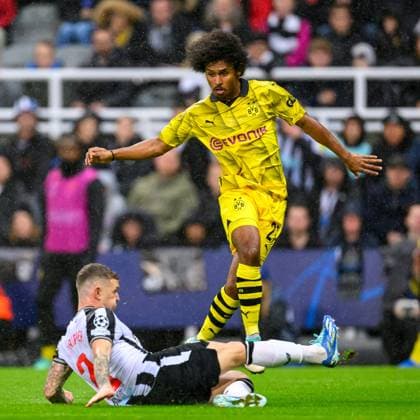 Newcastle United v Borussia Dortmund Champions League 25 10 2023. Kieran Trippier of Newcastle tackles Karim Adeyemi of Borussia Dortmund during the UEFA Champions League match between Newcastle United and Borussia Dortmund at St. James Park, Newcastle, England on 25 October 2023. Newcastle St. James Park Tyne and Wear England Editorial use only , Copyright: xMalcolmxMackenziex PSI-18273-0043