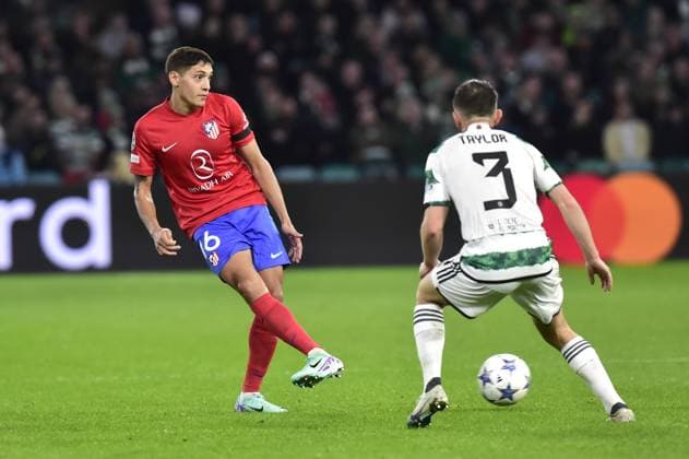 Celtic v Atletico Madrid UEFA Champions League Nahuel Molina of Atletico Madrid passes the ball during the UEFA Champions League Group E match at Celtic Park, Glasgow Copyright: xJamiexJohnstonx FIL-19153-0163 UK Newspapers OUT