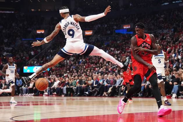 Sport Themen der Woche KW43 Sport Bilder des Tages October 25, 2023, TORONTO, ON, CANADA: Toronto Raptors Pascal Siakam (43) passes the ball as Minnesota Timberwolves Nickeil Alexander-Walker (9) defends during first half NBA, Basketball Herren, USA basketball action in Toronto on Wednesday, October 25, 2023. Canada News - October 25, 2023  - ZUMAc35_ 20231025_zaf_c35_135 Copyright: xNathanxDenettex