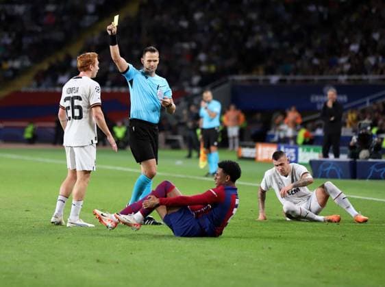 October 25, 2023, Sabadell, Barcelona, Spain: Barcelona Spain 25.10.2023 Referee Ivan Kruzliak gives Yukhym Konoplya (FC Shakhtar Donetsk) a yellow card during the UEFA Champions League between FC Barcelona, Barca and FC Shakhtar Donetsk at Estadi Olimpic Lluis Companys on 25 October 2023 in Barcelona. Sabadell Spain - ZUMAu50_ 20231025_zsp_u50_031 Copyright: xXavixUrgelesx