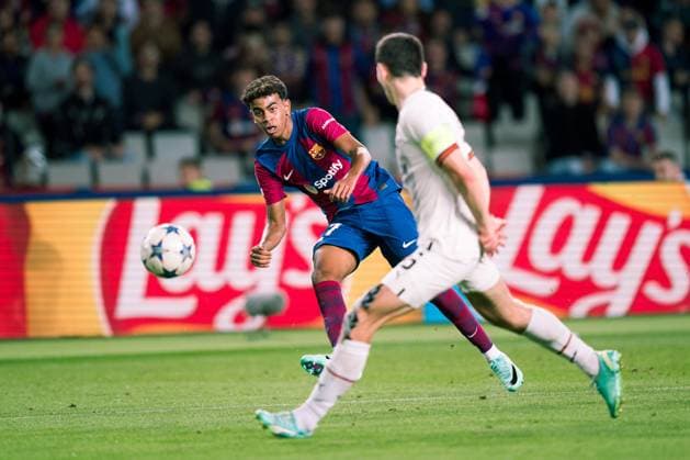 (231026) -- BARCELONA, Oct. 26, 2023 -- Lamine Yamal (L) of Barcelona shoots during the UEFA Champions League Group H match between FC Barcelona, Barca and Shakhtar Donetsk, in Barcelona, Spain, Oct. 25, 2023. (Photo by Xinhua) (SP)SPAIN-BARCELONA-FOOTBALL-UEFA CHAMPIONS LEAGUE-BARCELONA VS SHAKHTAR DONETSK JoanxGosa 