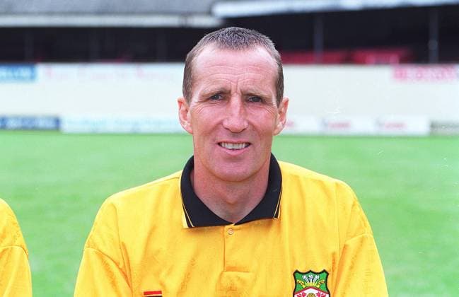 JOEY JONES Coach, Wrexham FC. COMPULSORY CREDIT: UPPA Photoshot Photo UKWT 010010 H-10a 21.07.1995 JOEY JONES Coach, Wrexham FC. COMPULSORY CREDIT: Talking Photoshot Photo UKWT 010010 H-10a 21.07.1995, Credit:Photoshot Avalon United Kingdom  Copyright: xPhotoshotx xAvalonx 0504177943