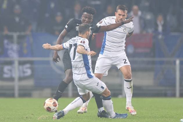 SOCCER - UEFA EL, Sturm vs Atalanta GRAZ,AUSTRIA,26.OCT.23 - SOCCER - UEFA Europa League, SK Sturm Graz vs Atalanta Bergamo Calcio. Image shows Davide Zappacosta (Atalanta), Seedy Jatta (Sturm) and Rafael Tolio (Atalanta).  GEPAxpictures xChrisxBauer
