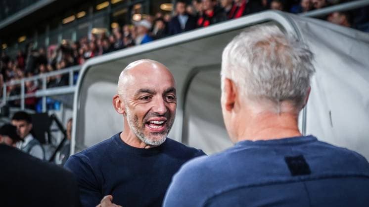 Å½arko LazetiÄ‡ (FK TSC) und Christian Streich (SC Freiburg ) begrüssen sich - 26.10.2023; Backa Topola, Serbien - FK TSC Backa Topola vs. SC Freiburg - UEFA EUROPA LEAGUE 2023 2024 TSC Arena Backa Topolya, Fussball, Herren