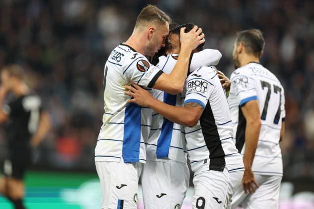 SOCCER - UEFA EL, Sturm vs Atalanta GRAZ,AUSTRIA,26.OCT.23 - SOCCER - UEFA Europa League, SK Sturm Graz vs Atalanta Bergamo Calcio. Image shows the rejoicing of Teun Koopmeiners, Ademola Lookman and Luis Muriel (Atalanta).  GEPAxpictures xChrisxBauer