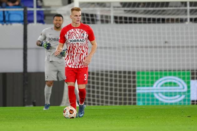 Serbia, Backa Topola, 26.10.2023, , TSC Backa Topola - SC Freiburg - UEFA Europa League 2023 2024 - Group A, Philipp Lienhart (SC Freiburg) controls the ball Backa Topola