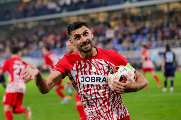 Serbia, Backa Topola, 26.10.2023, , TSC Backa Topola - SC Freiburg - UEFA Europa League 2023 2024 - Group A, Vincenzo Grifo (SC Freiburg) celebrates after scoring his team s first goal Backa Topola