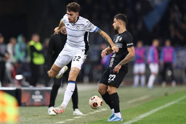 SOCCER - UEFA EL, Sturm vs Atalanta GRAZ,AUSTRIA,26.OCT.23 - SOCCER - UEFA Europa League, SK Sturm Graz vs Atalanta Bergamo Calcio. Image shows Matteo Ruggeri (Atalanta) and Jusuf Gazibegovic (Sturm).  GEPAxpictures xChrisxBauer