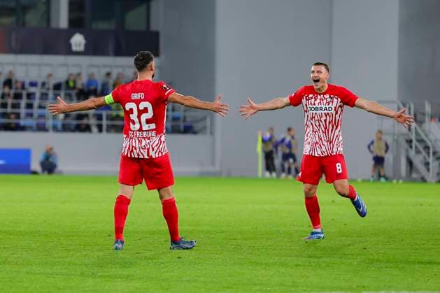 Serbia, Backa Topola, 26.10.2023, , TSC Backa Topola - SC Freiburg - UEFA Europa League 2023 2024 - Group A, Vincenzo Grifo (SC Freiburg) celebrates after scoring his team s second goal with teammates Backa Topola