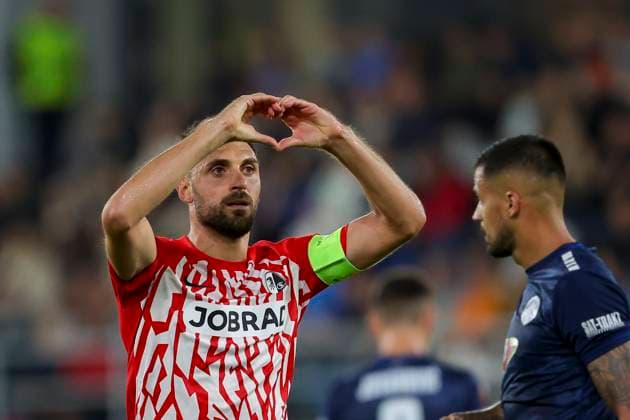 Serbia, Backa Topola, 26.10.2023, , TSC Backa Topola - SC Freiburg - UEFA Europa League 2023 2024 - Group A, Vincenzo Grifo (SC Freiburg) celebrates after scoring his team s second goal Backa Topola