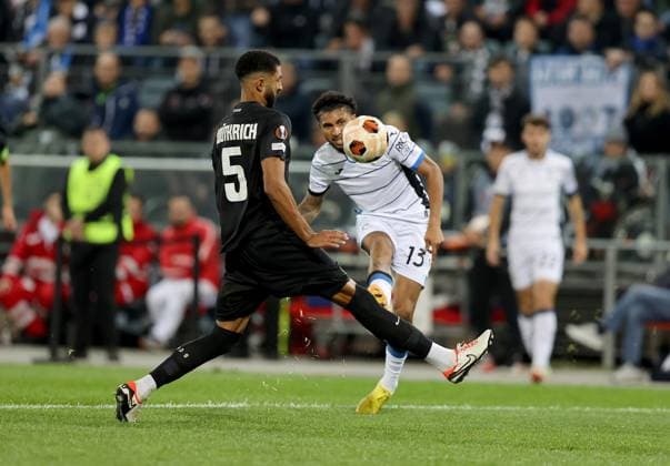 SOCCER - UEFA EL, Sturm vs Atalanta GRAZ,AUSTRIA,26.OCT.23 - SOCCER - UEFA Europa League, SK Sturm Graz vs Atalanta Bergamo Calcio. Image shows Gregory Wuethrich (Sturm) and Ederson (Atalanta).  GEPAxpictures xHansxOberlaender